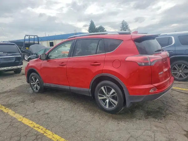 JTMRFREV5HJ121174 — 2017 Toyota RAV4, фото 2 с аукциона Copart, Передняя часть