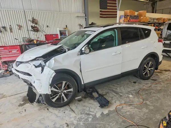 2T3RFREV1HW653460 — 2017 Toyota RAV4, Передняя часть (Front End), фото до ремонта