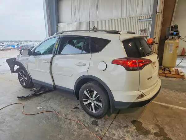 2T3RFREV1HW653460 — 2017 Toyota RAV4, фото 2 с аукциона Copart, Передняя часть