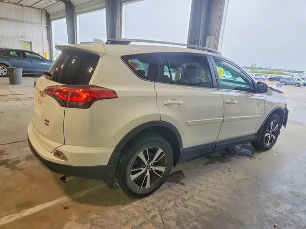 2T3RFREV1HW653460 — 2017 Toyota RAV4, фото 3 с аукциона Copart, Передняя часть
