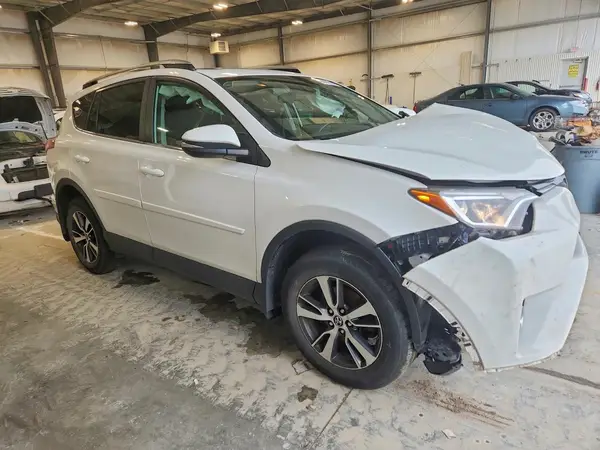 2T3RFREV1HW653460 — 2017 Toyota RAV4, фото 4 с аукциона Copart, Передняя часть