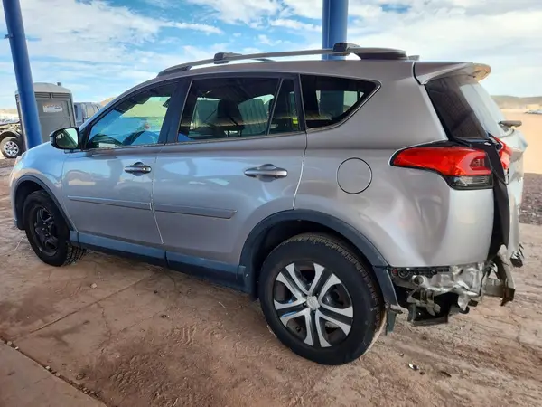 2T3ZFREV4HW345358 — 2017 Toyota RAV4, фото 2 с аукциона Copart, Задняя часть