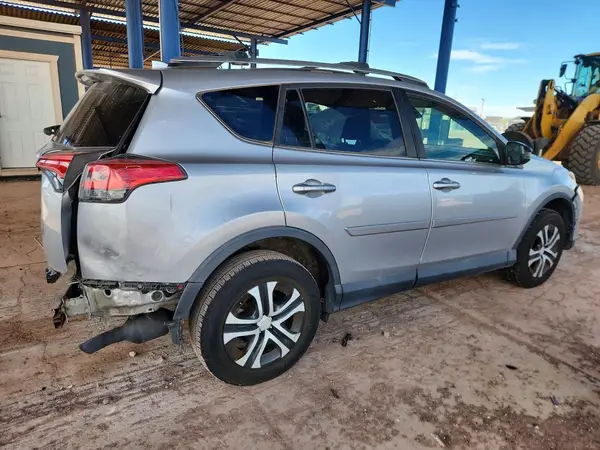 2T3ZFREV4HW345358 — 2017 Toyota RAV4, фото 3 с аукциона Copart, Задняя часть