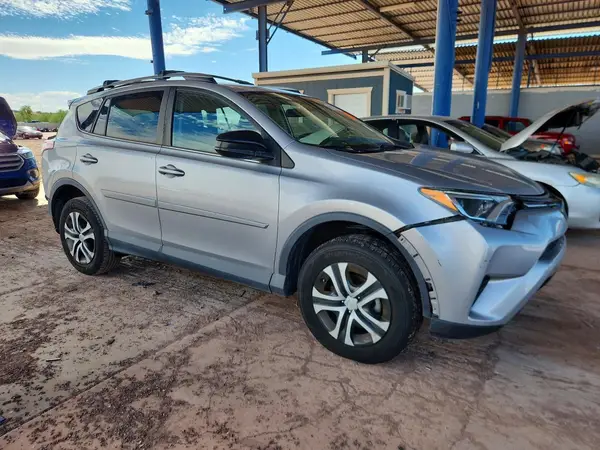 2T3ZFREV4HW345358 — 2017 Toyota RAV4, фото 4 с аукциона Copart, Задняя часть