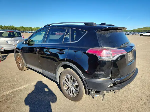 JTMRJREV0HD113593 — 2017 Toyota RAV4, фото 2 с аукциона Copart, Задняя часть