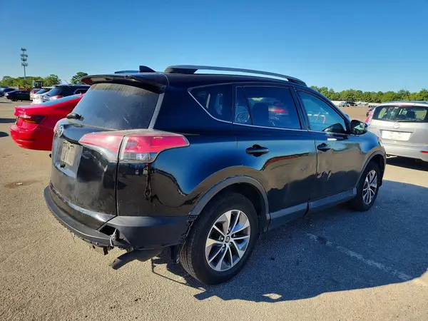 JTMRJREV0HD113593 — 2017 Toyota RAV4, фото 3 с аукциона Copart, Задняя часть