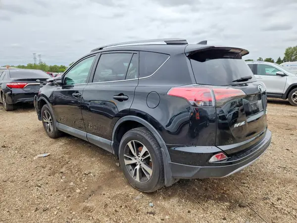 2T3RFREV8HW689940 — 2017 Toyota RAV4, фото 2 с аукциона Copart, Передняя часть