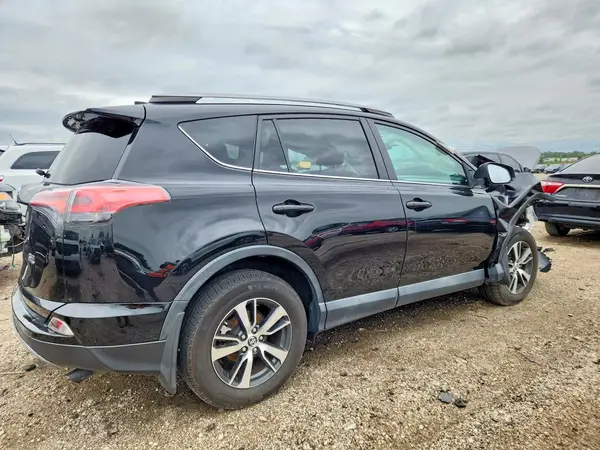 2T3RFREV8HW689940 — 2017 Toyota RAV4, фото 3 с аукциона Copart, Передняя часть