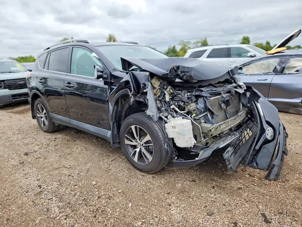 2T3RFREV8HW689940 — 2017 Toyota RAV4, фото 4 с аукциона Copart, Передняя часть