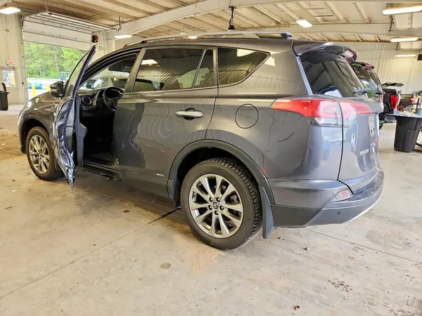 JTMDJREV6HD082411 — 2017 Toyota RAV4, фото 2 с аукциона Copart, Боковая часть