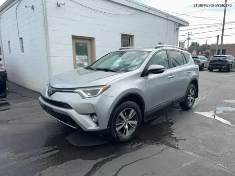 2T3RFREVXHW580170 — 2017 Toyota RAV4, фото 2 с аукциона Copart 19.10.2026, Естественный износ