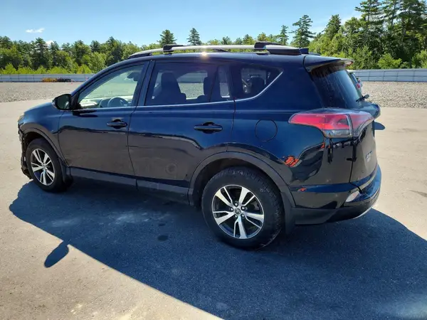 JTMRFREV0JJ731277 — 2018 Toyota RAV4, фото 2 с аукциона Copart 14.10.2026, Пожар
