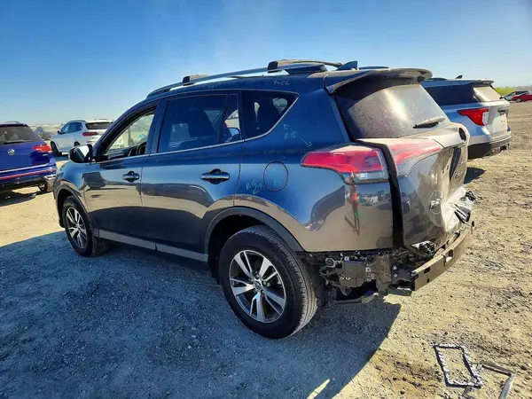 JTMWFREV1JJ209468 — 2018 Toyota RAV4, фото 2 с аукциона Copart 29.09.2026, Задняя часть