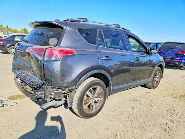 JTMWFREV1JJ209468 — 2018 Toyota RAV4, фото 3 с аукциона Copart 29.09.2026, Задняя часть