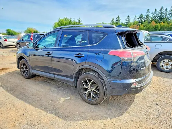 2T3JFREV1JW700277 — 2018 Toyota RAV4, фото 2 с аукциона Copart 06.10.2026, Задняя часть