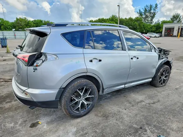 JTMNFREVXJJ175767 — 2018 Toyota RAV4, фото 3 с аукциона Copart, Передняя часть