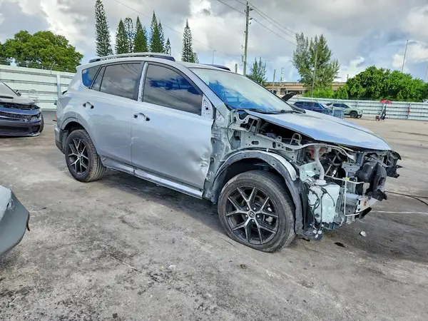 JTMNFREVXJJ175767 — 2018 Toyota RAV4, фото 4 с аукциона Copart, Передняя часть