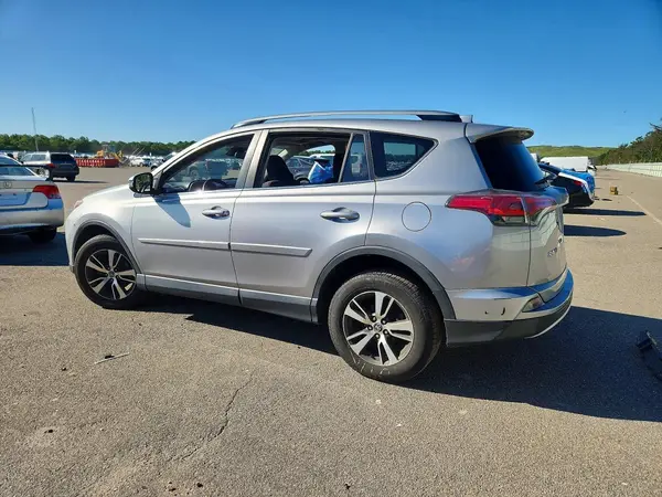 JTMRFREV8JD237554 — 2018 Toyota RAV4, фото 2 с аукциона Copart 07.10.2026, Передняя часть