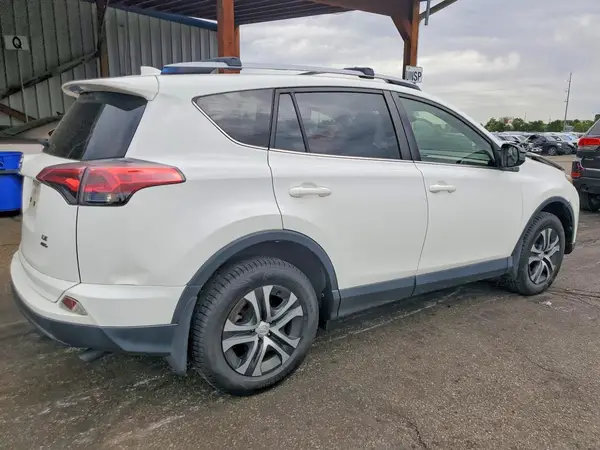 JTMBFREV3JJ225282 — 2018 Toyota RAV4, фото 3 с аукциона Copart 13.10.2026, Передняя часть