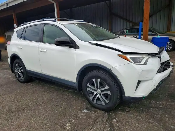 JTMBFREV3JJ225282 — 2018 Toyota RAV4, фото 4 с аукциона Copart 13.10.2026, Передняя часть