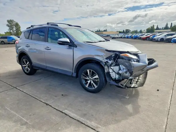2T3WFREV3JW443466 — 2018 Toyota RAV4, фото 4 с аукциона Copart, Передняя часть