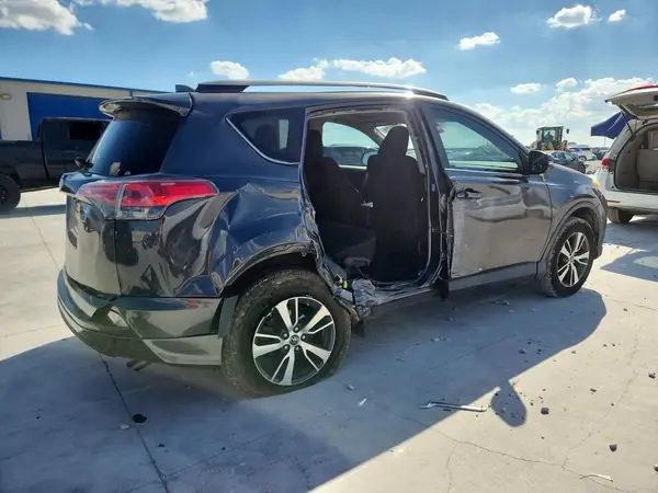 JTMWFREV1JJ171630 — 2018 Toyota RAV4, фото 3 с аукциона Copart, Боковая часть