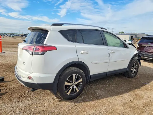 JTMRFREV9JJ198801 — 2018 Toyota RAV4, фото 3 с аукциона Copart 13.10.2026, Передняя часть