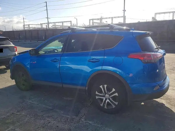 JTMBFREV4JD241831 — 2018 Toyota RAV4, фото 2 с аукциона Copart, Передняя часть