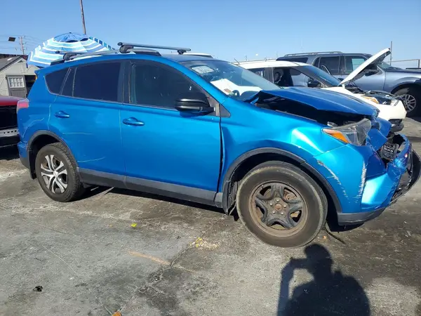 JTMBFREV4JD241831 — 2018 Toyota RAV4, фото 4 с аукциона Copart, Передняя часть