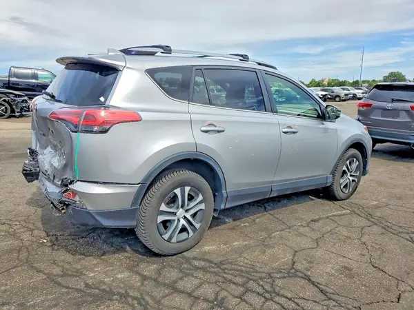 JTMBFREV4JJ257951 — 2018 Toyota RAV4, фото 3 с аукциона Copart, Задняя часть