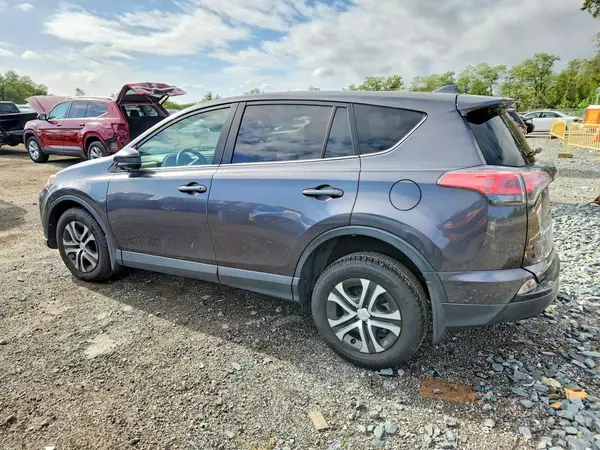 JTMZFREV6JJ736158 — 2018 Toyota RAV4, фото 2 с аукциона Copart, Повреждения снизу