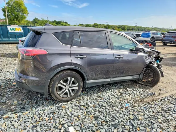 JTMZFREV6JJ736158 — 2018 Toyota RAV4, фото 3 с аукциона Copart, Повреждения снизу