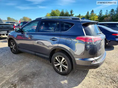 2T3BFREV2JW851732 — 2018 Toyota RAV4, фото 2 с аукциона Copart, Град