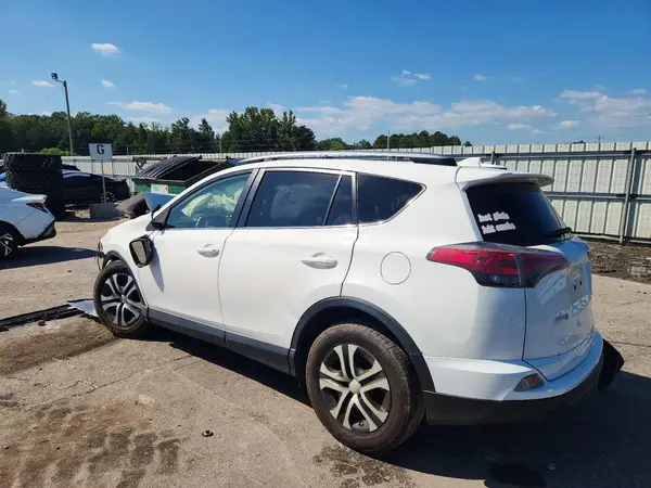 JTMZFREV8JJ740440 — 2018 Toyota RAV4, фото 2 с аукциона Copart, Передняя часть