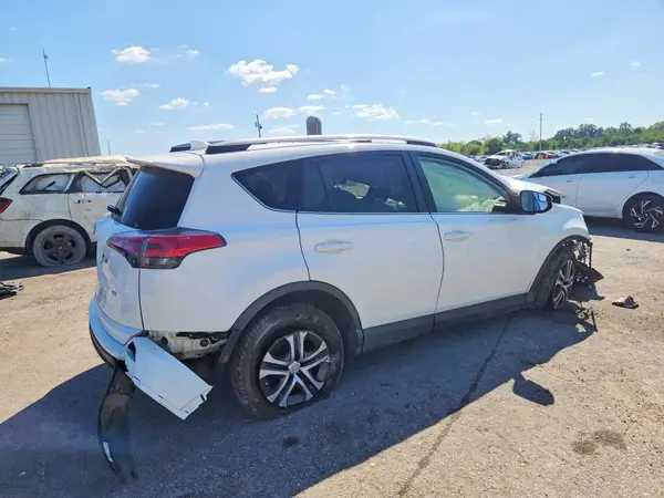 JTMZFREV8JJ740440 — 2018 Toyota RAV4, фото 3 с аукциона Copart, Передняя часть