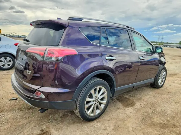 2T3DFREV3JW842952 — 2018 Toyota RAV4, фото 3 с аукциона Copart, Передняя часть