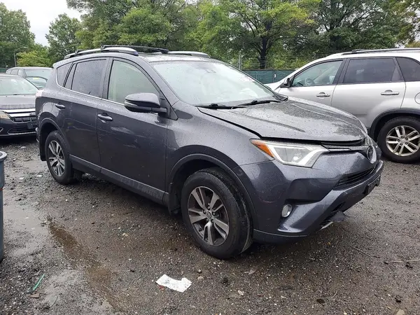 JTMRFREVXJJ210440 — 2018 Toyota RAV4, фото 4 с аукциона Copart, Передняя часть