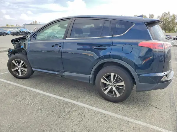 JTMWFREV4JJ752054 — 2018 Toyota RAV4, фото 2 с аукциона Copart, Передняя часть