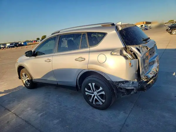 JTMZFREV1JJ176145 — 2018 Toyota RAV4, фото 2 с аукциона Copart 08.10.2026, Задняя часть
