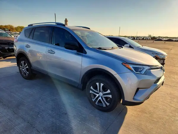 JTMZFREV1JJ176145 — 2018 Toyota RAV4, фото 4 с аукциона Copart 08.10.2026, Задняя часть