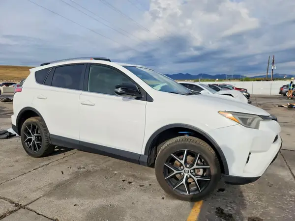 JTMJFREV9JJ251512 — 2018 Toyota RAV4, фото 4 с аукциона Copart, Боковая часть