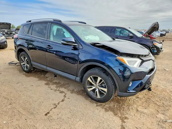 2T3WFREV9JW484538 — 2018 Toyota RAV4, фото 4 с аукциона Copart, Передняя часть