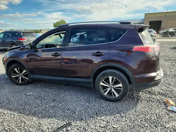 2T3WFREV6JW458270 — 2018 Toyota RAV4, фото 2 с аукциона Copart, Передняя часть