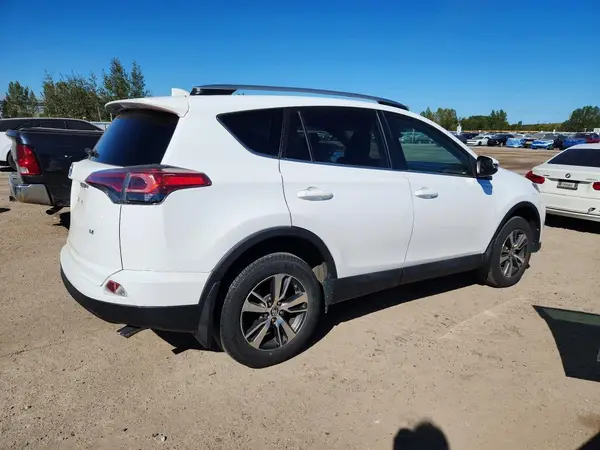 2T3ZFREV8JW418608 — 2018 Toyota RAV4, фото 3 с аукциона Copart 08.10.2026, Град