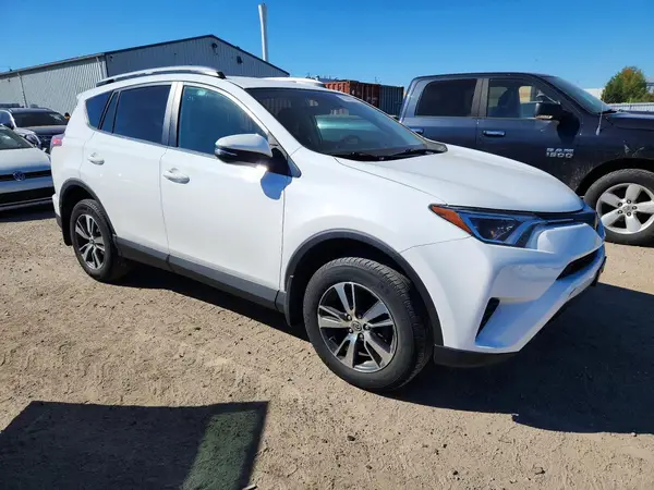 2T3ZFREV8JW418608 — 2018 Toyota RAV4, фото 4 с аукциона Copart 08.10.2026, Град