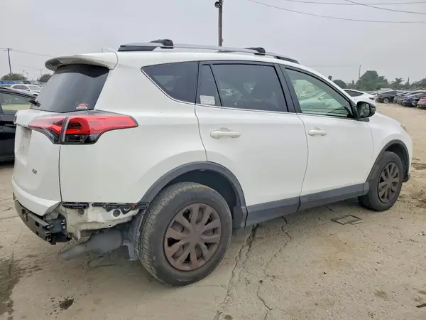 JTMZFREV4JD128976 — 2018 Toyota RAV4, фото 3 с аукциона Copart, Задняя часть