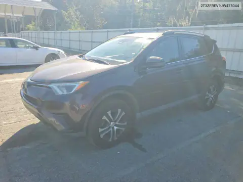 2T3ZFREV9JW475044 — 2018 Toyota RAV4, Сторона, фото до ремонта