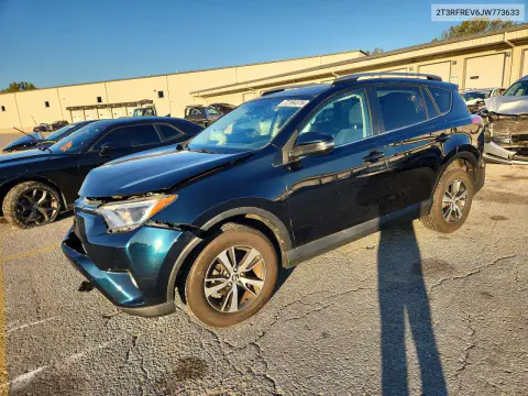 2T3RFREV6JW773633 — 2018 Toyota RAV4, Передняя часть, фото до ремонта