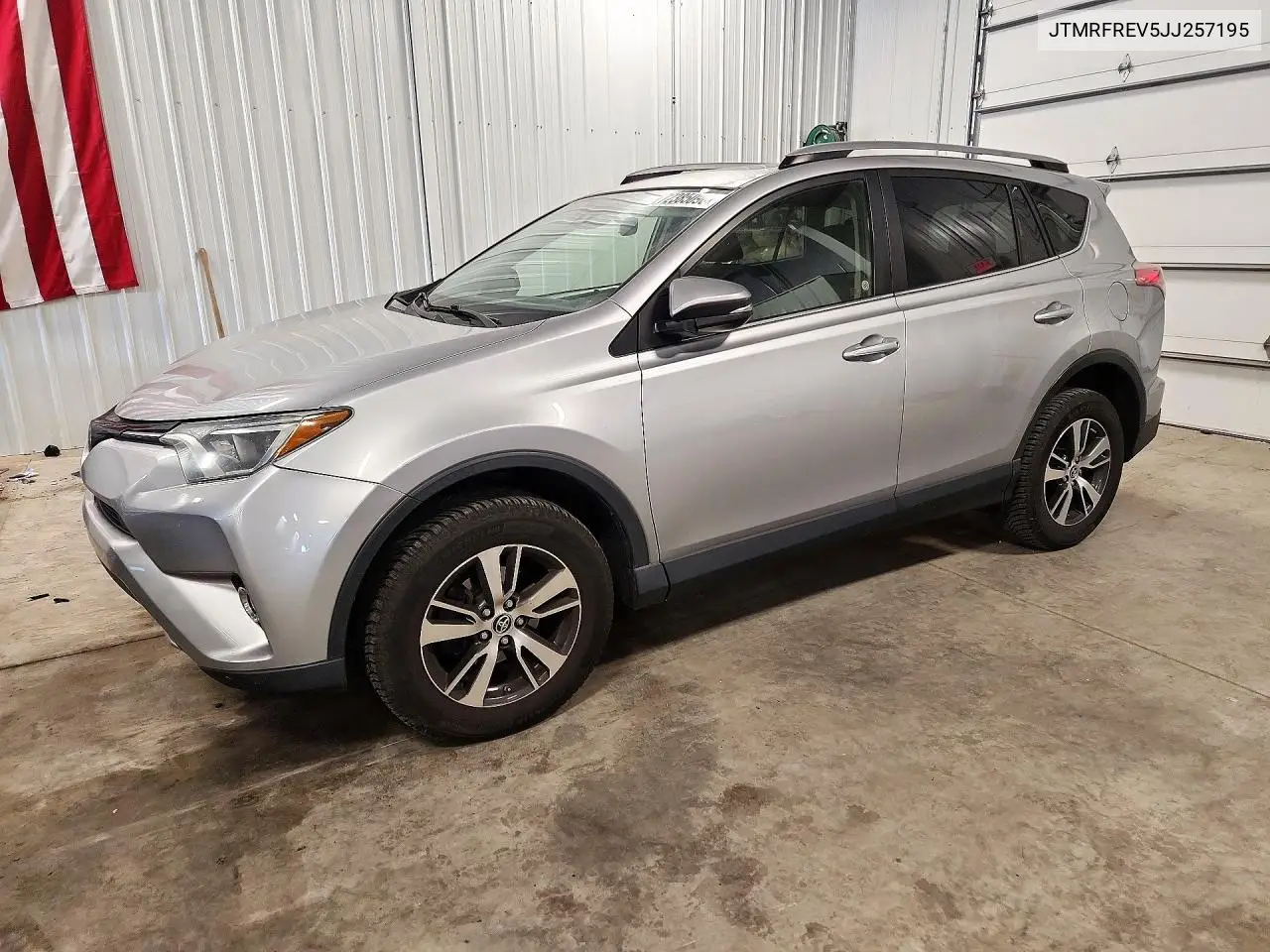 2018 Toyota Rav4 Xle VIN JTMRFREV5JJ257195 фото 1