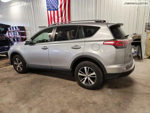 2018 Toyota Rav4 Xle VIN JTMRFREV5JJ257195 фото 2